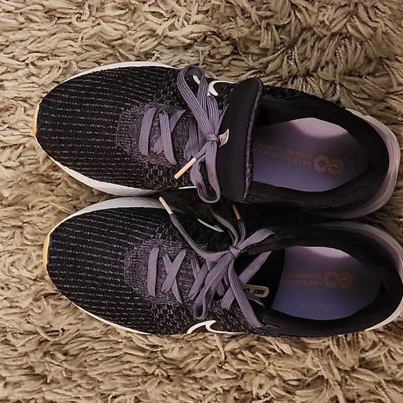 Womens Nike Shoes - Picture 5 of 5